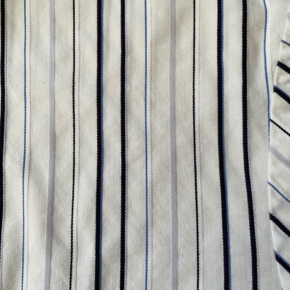 White shirt with Blue pinstripes - size 6 - Picture 4 of 6
